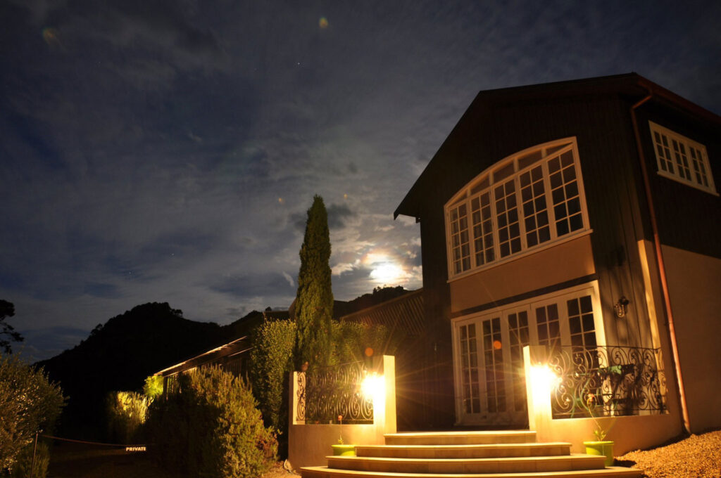 night-view-of-the-restaurant-p
